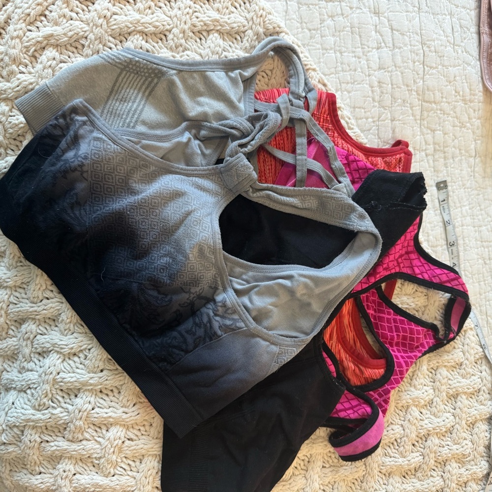 Bras 4 size medium